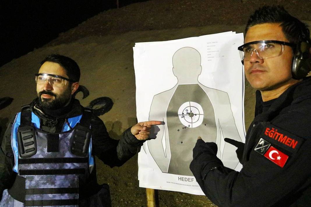 Yerli Lara Croft, karanlıkta hedefi 12'den vuruyor! Polis eğitmeni Nisa Aydın'ın müdahale teknikleri nefesleri kesiyor 3